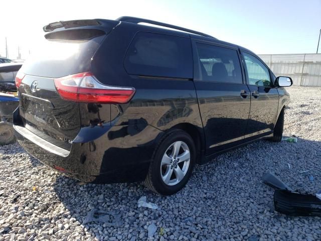 2018 Toyota Sienna LE