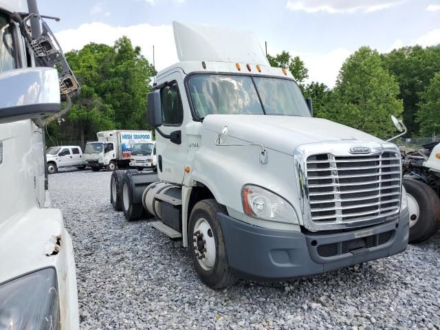 2015 Freightliner Cascadia 125