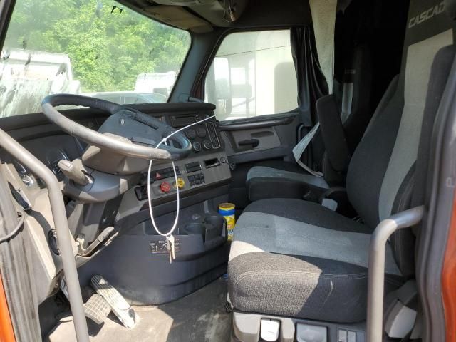 2019 Freightliner Cascadia 126