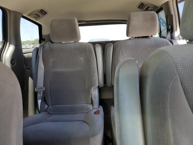 2004 Toyota Sienna CE