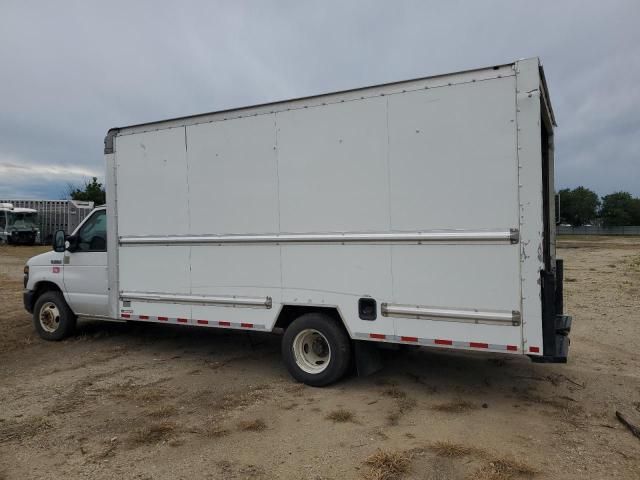 2017 Ford Econoline E350 Super Duty Cutaway Van