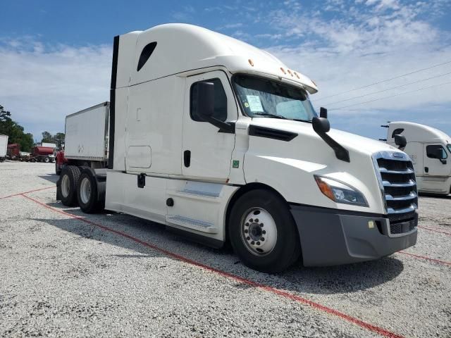 2020 Freightliner Cascadia 126