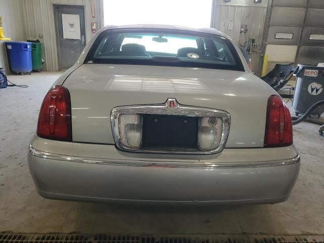 2001 Lincoln Town Car Signature