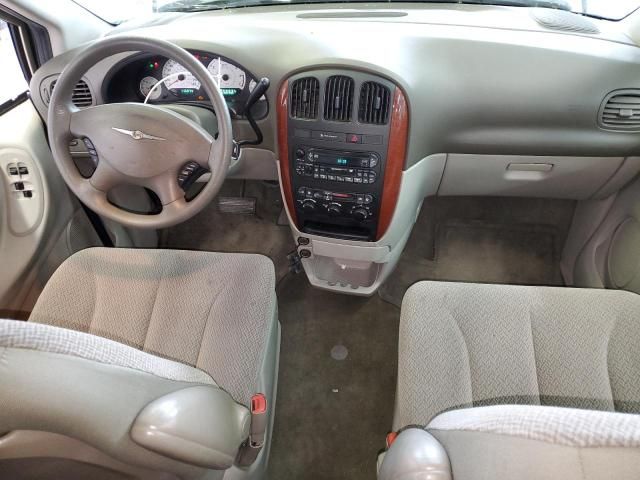 2007 Chrysler Town & Country LX