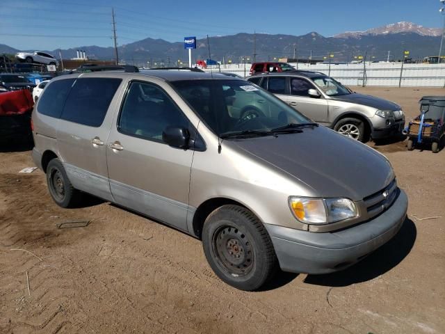 2000 Toyota Sienna LE