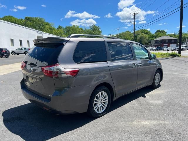 2017 Toyota Sienna XLE