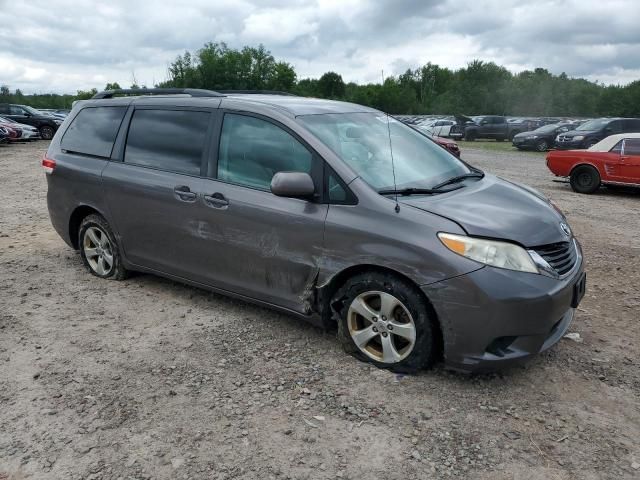 2013 Toyota Sienna LE