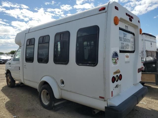 2010 Ford Econoline E350 Super Duty Cutaway Van