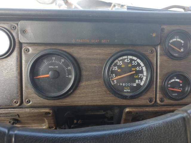 1995 Freightliner Conventional FLD120