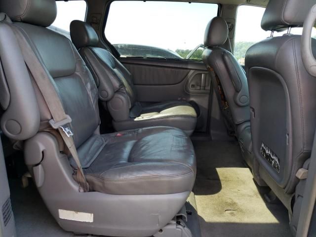 2004 Toyota Sienna XLE