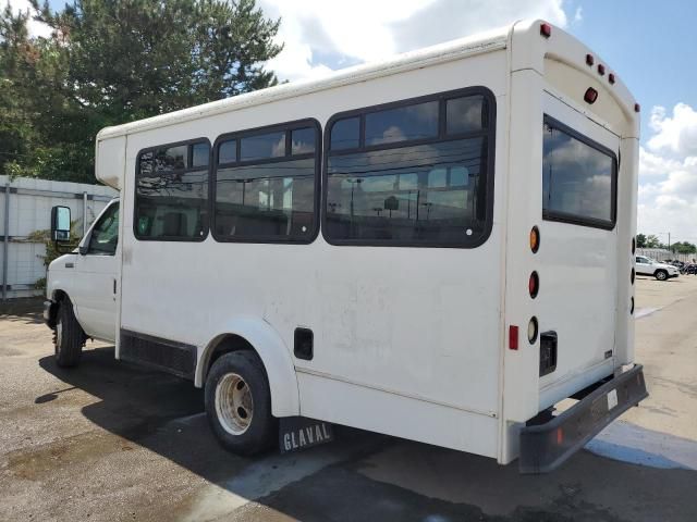 2012 Ford Econoline E350 Super Duty Cutaway Van