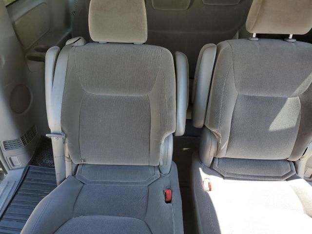 2004 Toyota Sienna CE