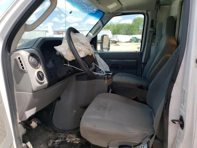 2016 Ford Econoline E350 Super Duty Cutaway Van