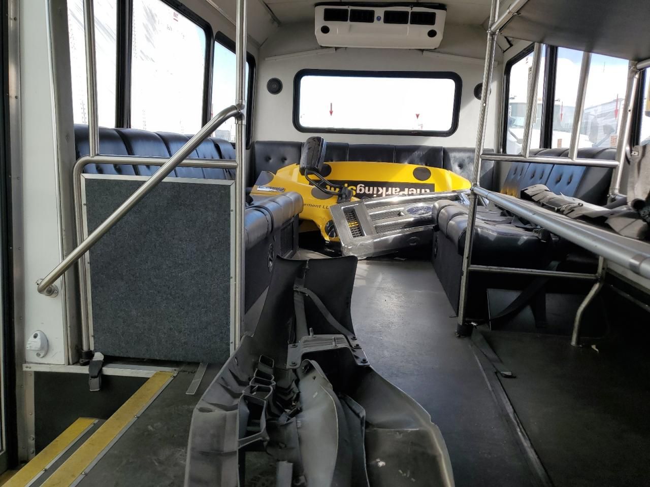 2018 Ford Econoline E450 Super Duty Cutaway Van