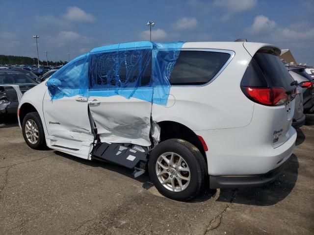 2022 Chrysler Voyager LX