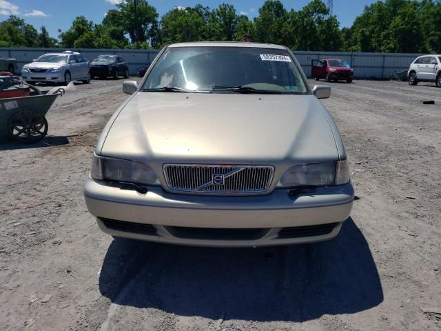 2000 Volvo V70 Base