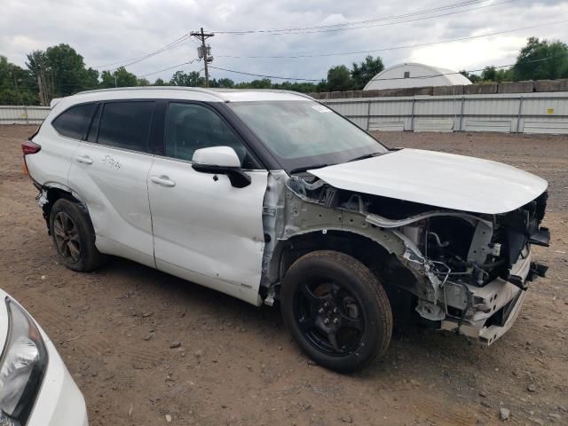 2022 Toyota Highlander Hybrid XLE