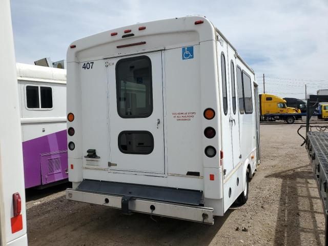 2014 Ford Econoline E350 Super Duty Cutaway Van