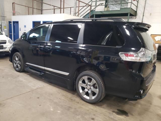 2016 Toyota Sienna SE