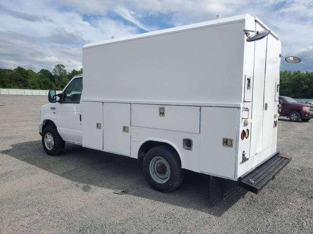 2013 Ford Econoline E350 Super Duty Cutaway Van