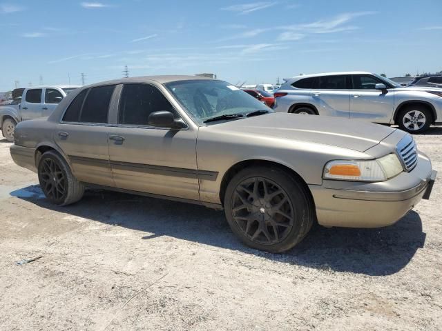 2004 Ford Crown Victoria