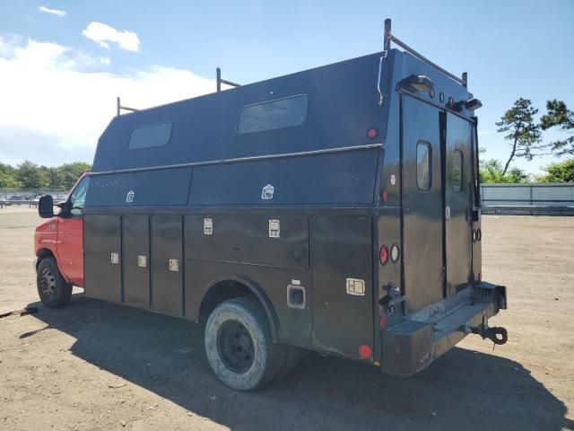 2004 Ford Econoline E450 Super Duty Cutaway Van