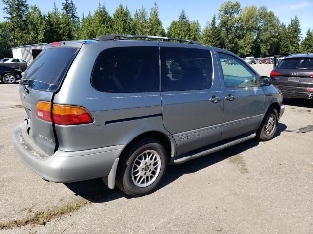 1999 Toyota Sienna LE