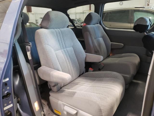 2003 Toyota Sienna CE