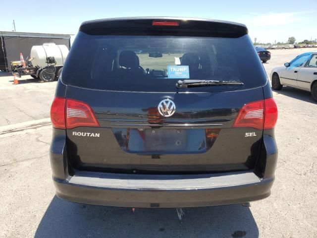 2010 Volkswagen Routan SEL