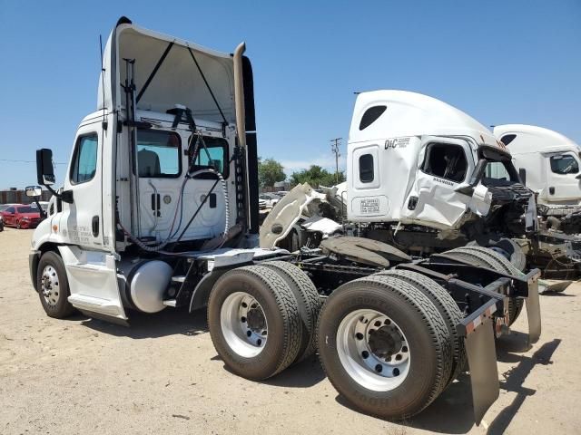 2015 Freightliner Cascadia 113