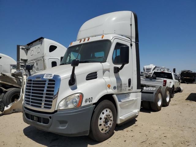 2015 Freightliner Cascadia 113