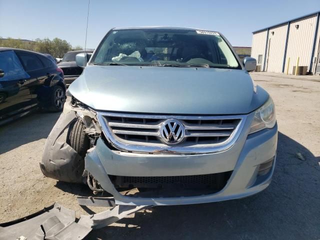 2010 Volkswagen Routan SE