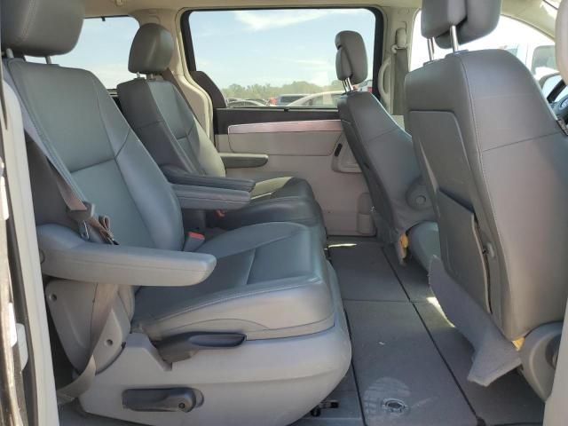 2012 Volkswagen Routan SE