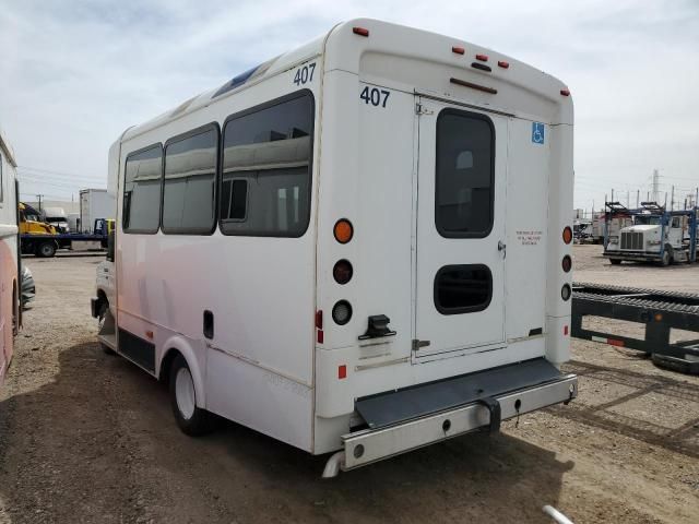 2014 Ford Econoline E350 Super Duty Cutaway Van