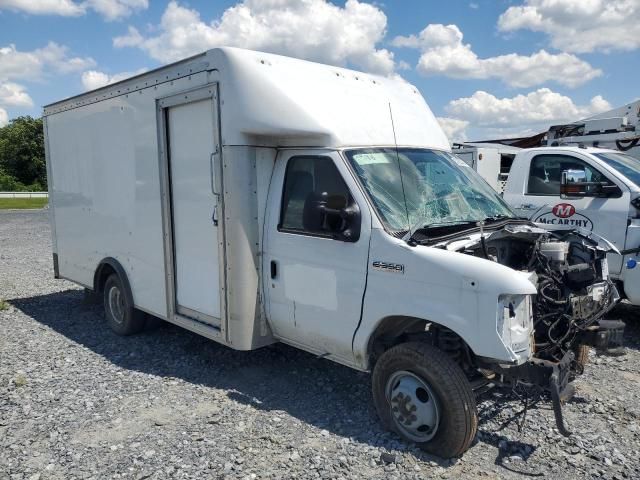 2021 Ford Econoline E350 Super Duty Cutaway Van