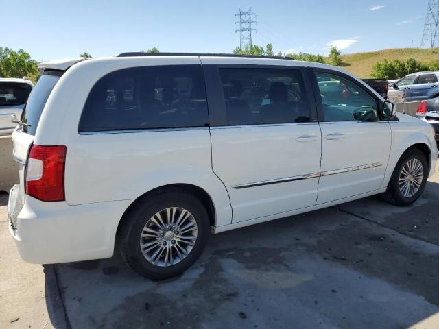 2014 Chrysler Town & Country Touring L