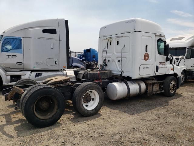 2015 Freightliner Cascadia 113