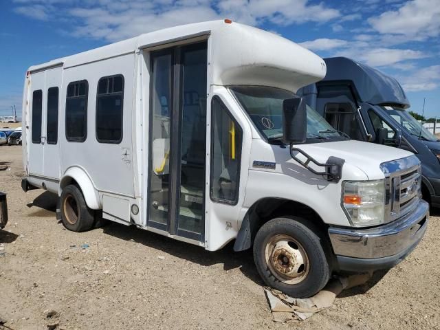 2010 Ford Econoline E350 Super Duty Cutaway Van