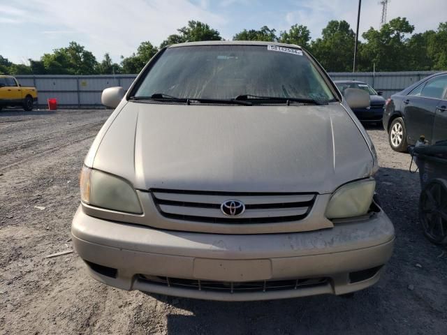 2002 Toyota Sienna LE