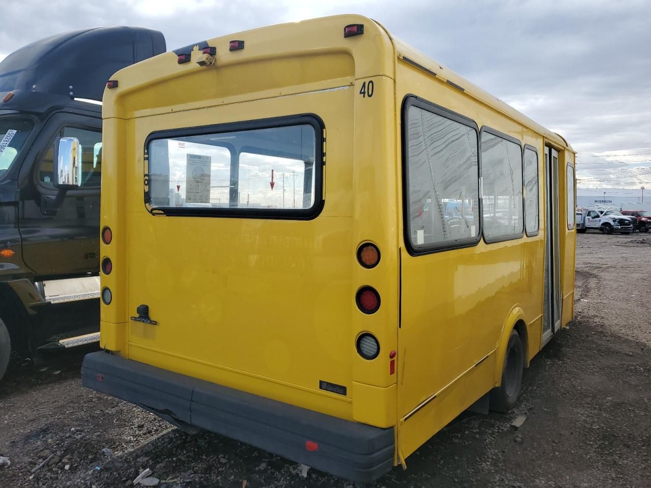 2018 Ford Econoline E450 Super Duty Cutaway Van