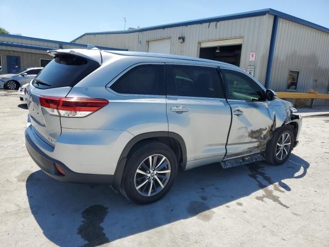 2017 Toyota Highlander SE