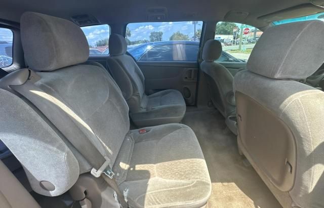 2005 Toyota Sienna CE