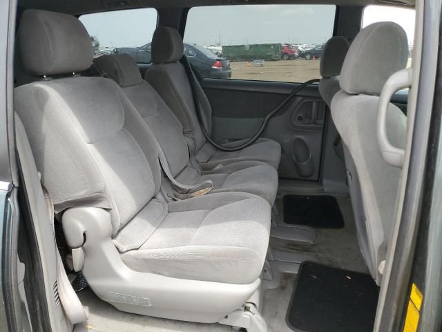 2004 Toyota Sienna CE