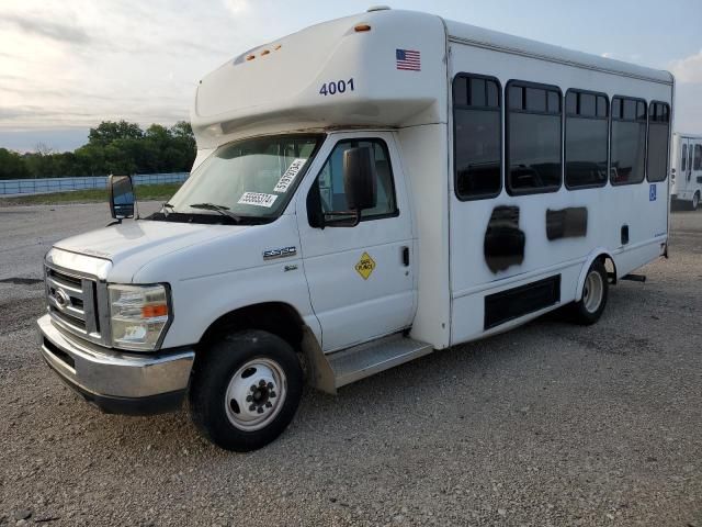 2016 Ford Econoline E350 Super Duty Cutaway Van