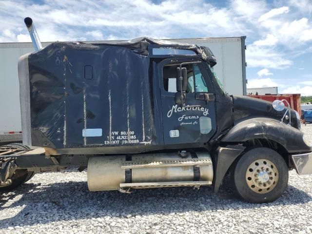 2004 Freightliner Conventional Columbia