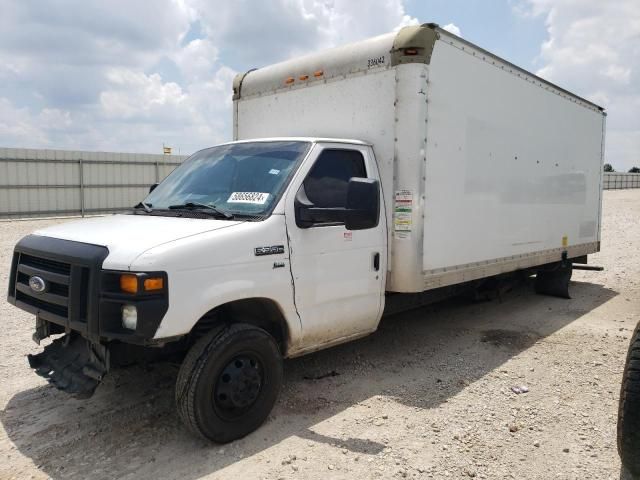 2013 Ford Econoline E350 Super Duty Cutaway Van