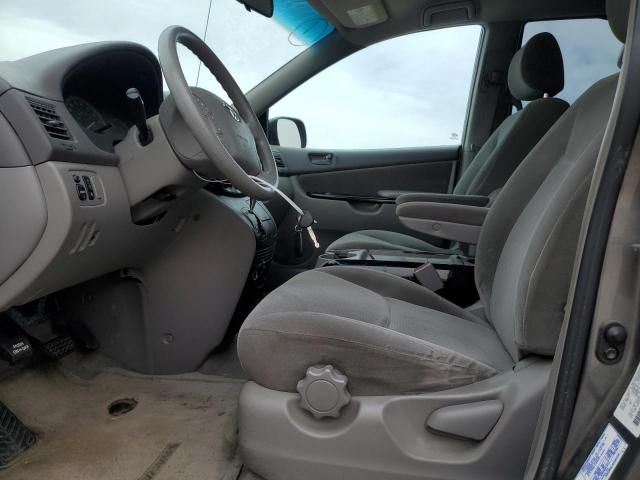 2004 Toyota Sienna CE