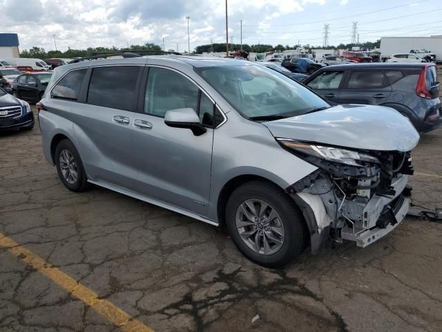 2021 Toyota Sienna LE