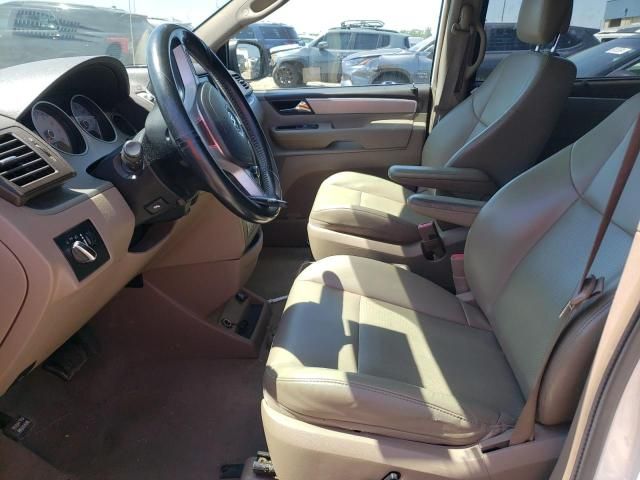 2011 Volkswagen Routan SE