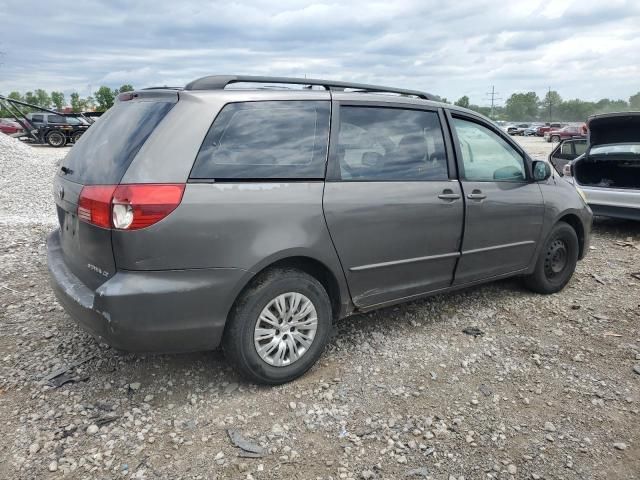 2004 Toyota Sienna CE